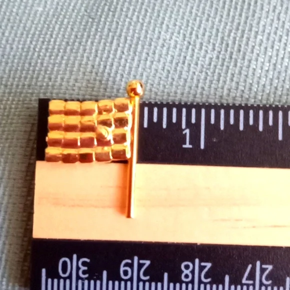 CRYSTAL FLAG LAPEL PIN - Picture 4 of 5